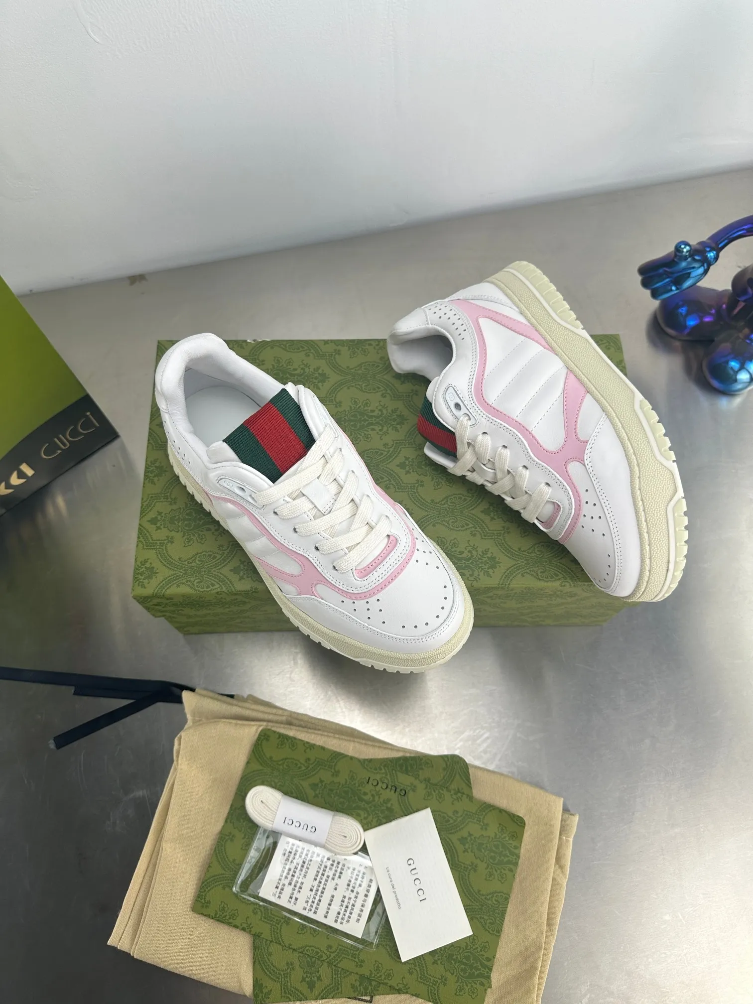 👟👟Ex-factory price 600👟👟 Gucci's latest hot-selling series of high and low-cut distressed couple's sneakers are shipped. The original version is purchased, developed and manufactured. This high-low top sneaker adopts a basketball-style silhouette design, cleverly integrated with hollow panels and distressed effects, showing its unique ingenuity. The ingenuity incorporates brand logo details such as interlocking Double G styling accessories and Gucci lettering, a low-key tribute to the brand's design heritage. Exquisite packaging at the delivery counter 🛍📦 ▪️ Fabric: Original customized imported first-layer cowhide ▪️ Inner lining: Imported first-layer cowhide ▪️ Sole: Original molded TPU sole ▪️ Sole thickness: 3cm ▪️ Size: 35-46 (Male 38 46 customized)